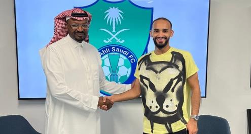 العرض المالي قلب الموازين.. كواليس تفوق أهلي جدة على الشباب في صفقة عطيف